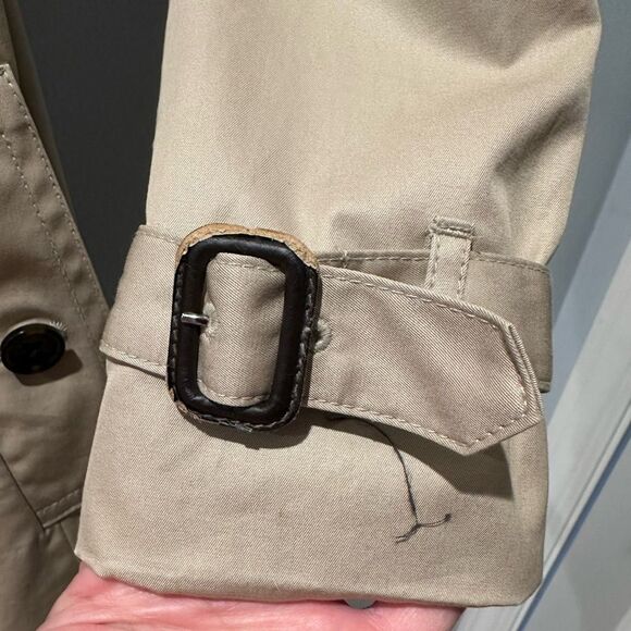 Banana Republic Tan Trench Coat - Picture 4 of 9